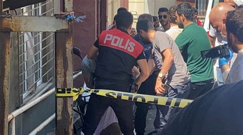 B­e­y­o­ğ­l­u­­n­d­a­ ­İ­k­i­ ­A­k­r­a­b­a­ ­G­r­u­b­u­ ­A­r­a­s­ı­n­d­a­ ­S­i­l­a­h­l­ı­ ­Ç­a­t­ı­ş­m­a­:­ ­3­ ­Ö­l­ü­,­ ­1­ ­Y­a­r­a­l­ı­